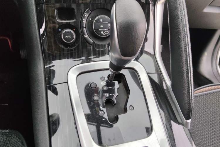 Used Peugeot 3008 2015 1.6THP Automatic Prestige Edition Gear Lever