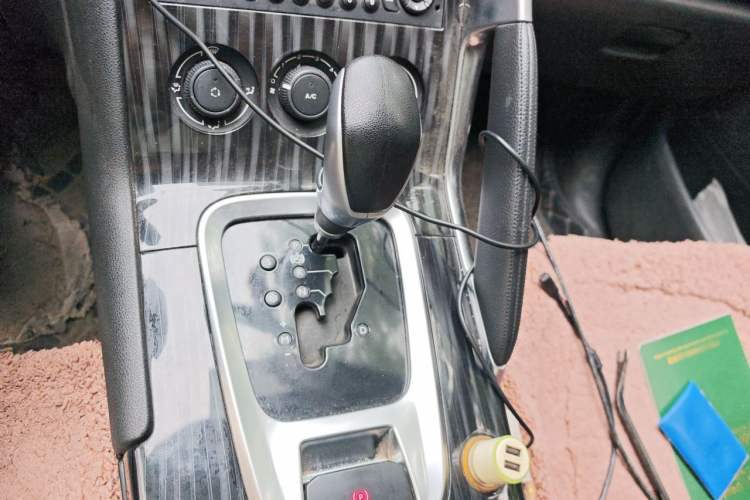 Used Peugeot 3008 2015 1.6THP Automatic Classic Edition Gear Lever