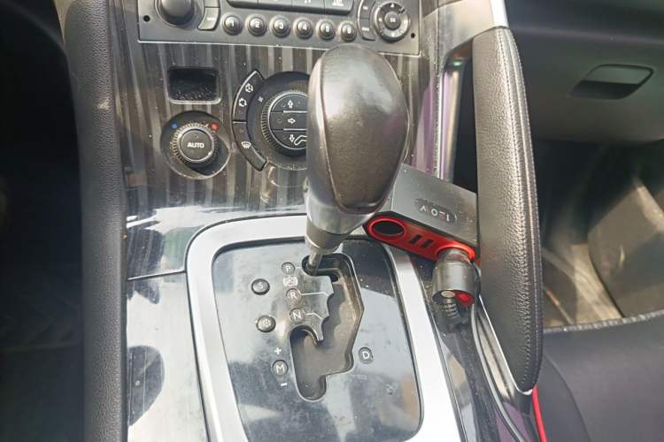 Used Peugeot 3008 2015 2.0L Automatic Trend Edition Gear Lever