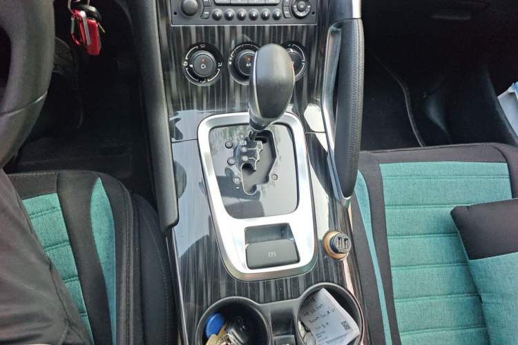 Used Peugeot 3008 2015 2.0L Automatic Classic Edition Gear Lever