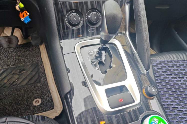 Used Peugeot 3008 2015 2.0L Automatic Classic Edition Gear Lever