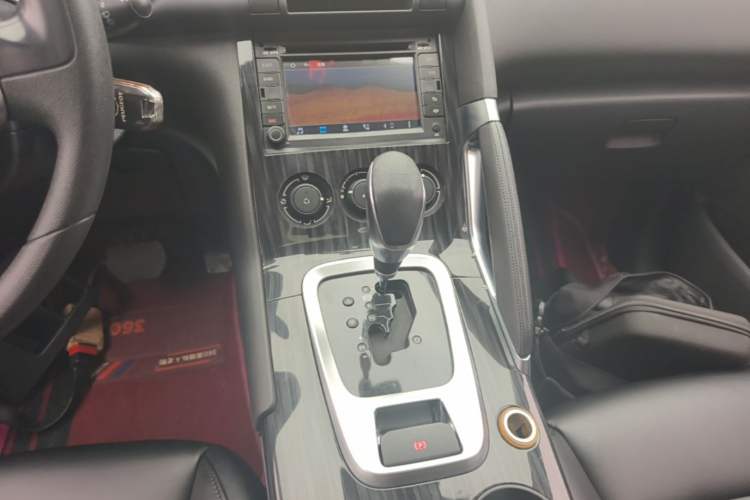 Used Peugeot 3008 2015 1.6THP Automatic Classic Edition Gear Lever