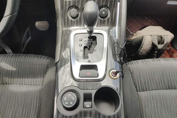 Used Peugeot 3008 2015 1.6THP Automatic Classic Edition Gear Lever