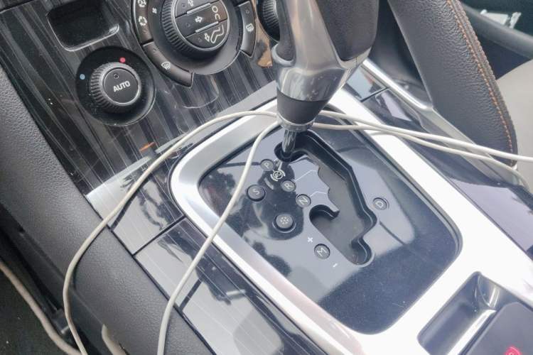 Used Peugeot 3008 2015 1.6THP Roland Garros Edition Gear Lever