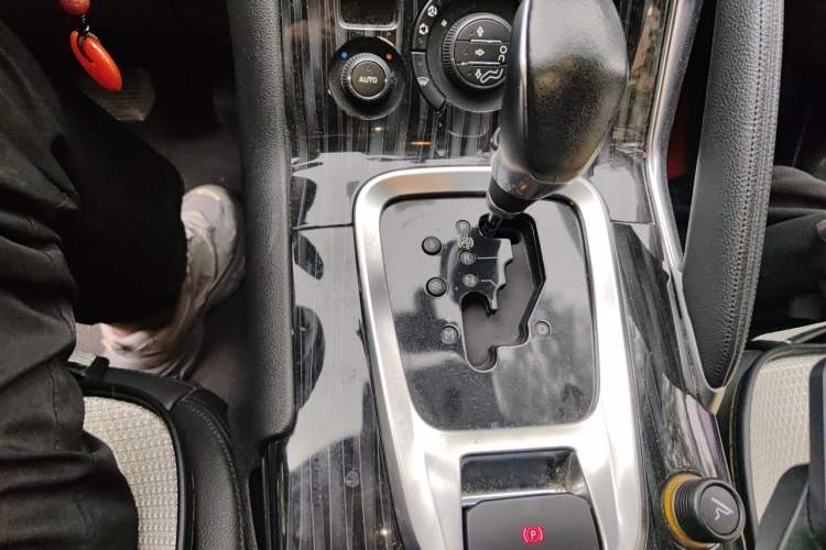 Used Peugeot 3008 2015 1.6THP Automatic Trend Edition Gear Lever