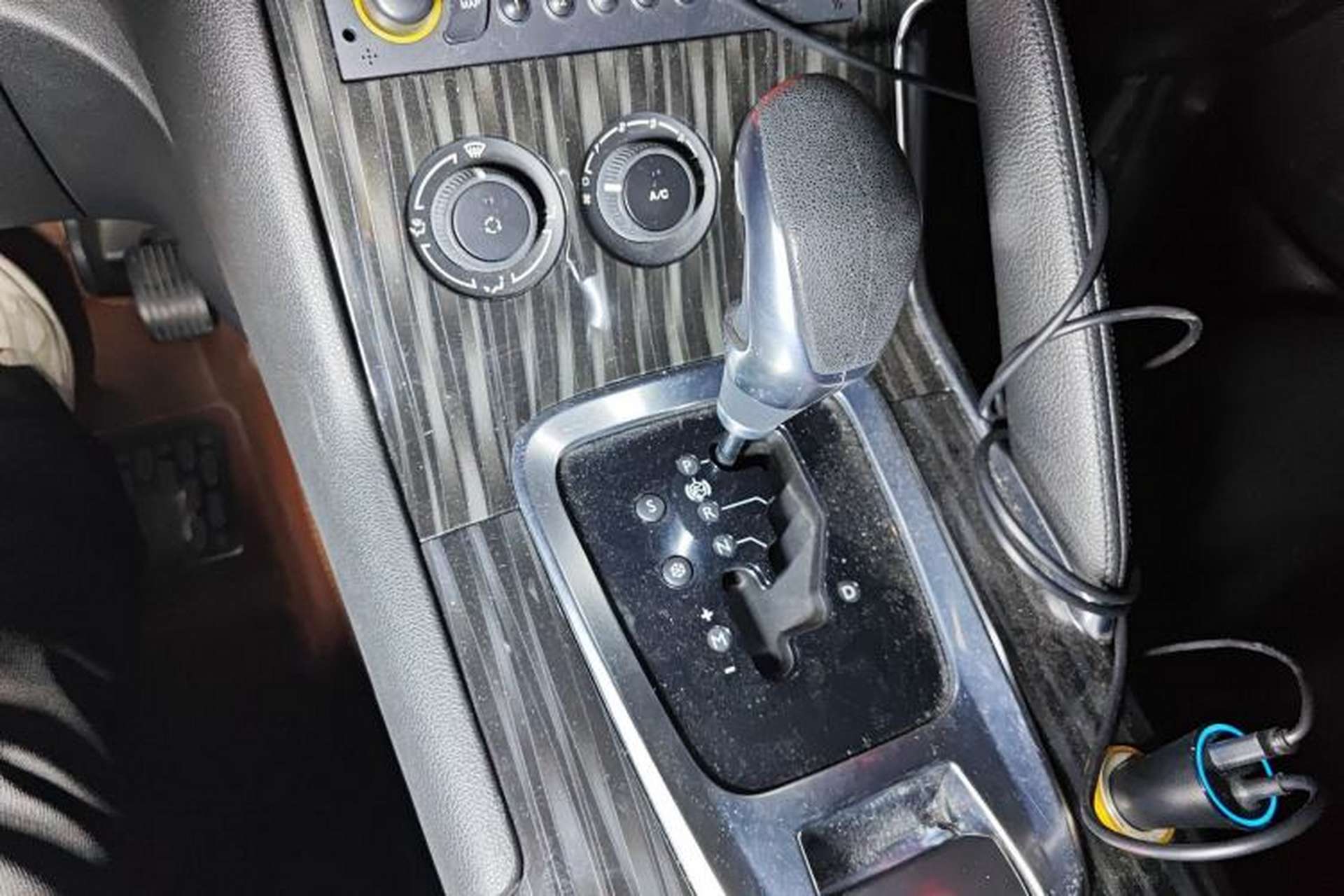 Used Peugeot 3008 2015 1.6THP Automatic Classic Edition Gear Lever