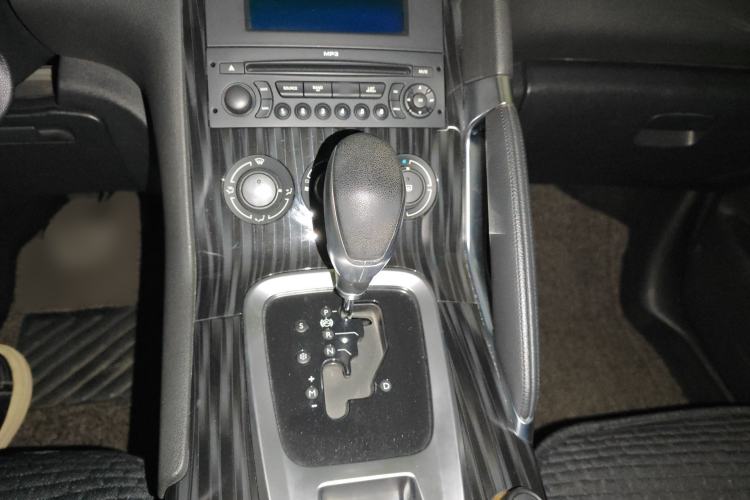 Used Peugeot 3008 2015 1.6THP Automatic Classic Edition Gear Lever