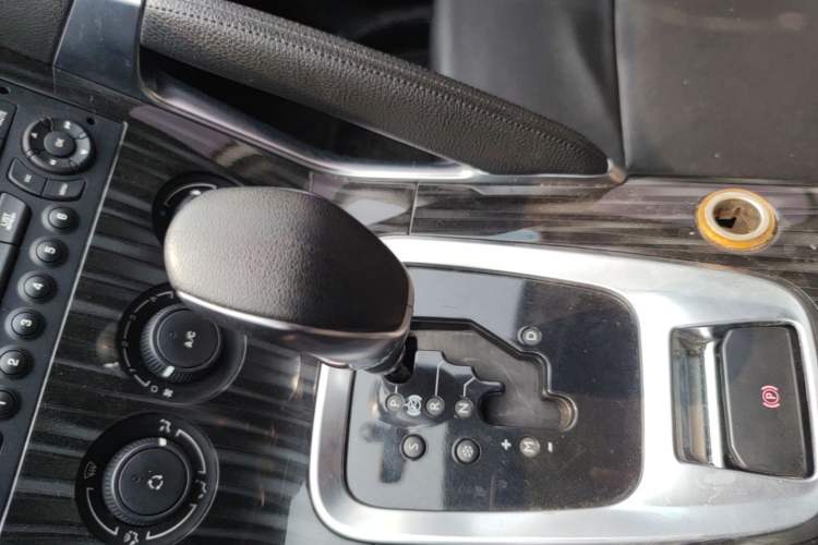 Used Peugeot 3008 2015 1.6THP Automatic Classic Edition Gear Lever