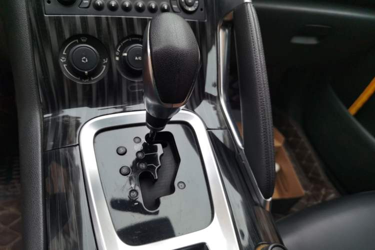 Used Peugeot 3008 2015 2.0L Automatic Classic Edition Gear Lever