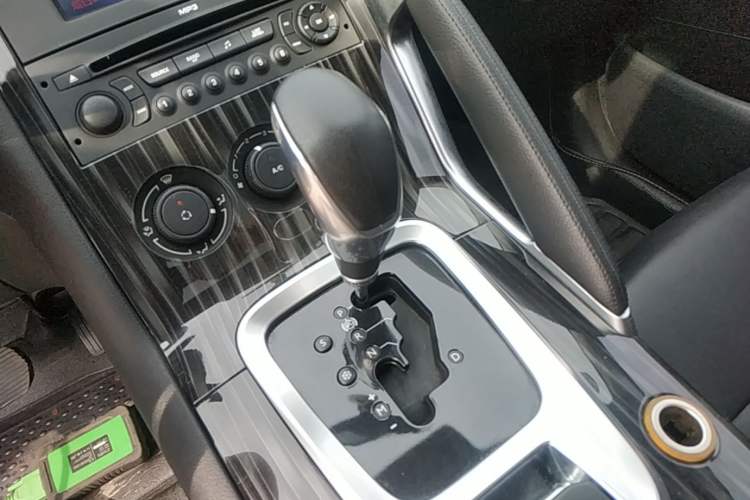 Used Peugeot 3008 2015 2.0L Automatic Classic Edition Gear Lever