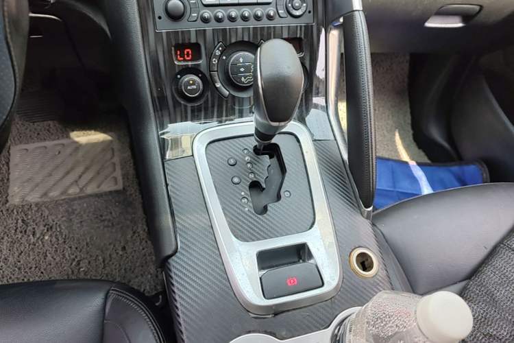 Used Peugeot 3008 2015 1.6THP Automatic Trend Edition Gear Lever