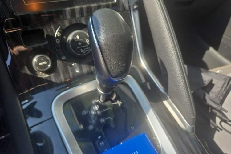 Used Peugeot 3008 2015 1.6THP Automatic Prestige Edition Gear Lever