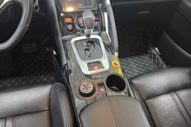 Used Peugeot 3008 2015 1.6THP Automatic Prestige Edition Gear Lever
