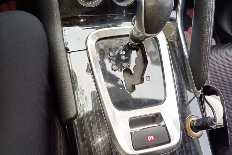 Used Peugeot 3008 2015 2.0L Automatic Classic Edition Gear Lever