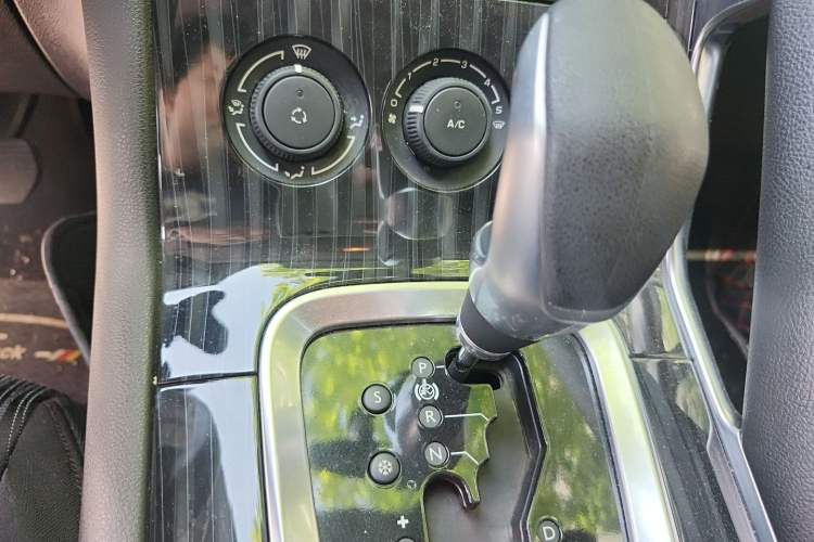 Used Peugeot 3008 2015 2.0L Automatic Classic Edition Gear Lever