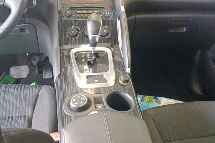 Used Peugeot 3008 2015 1.6THP Automatic Classic Edition Gear Lever