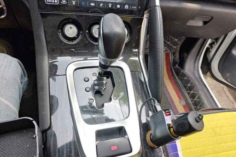 Used Peugeot 3008 2015 2.0L Automatic Classic Edition Gear Lever