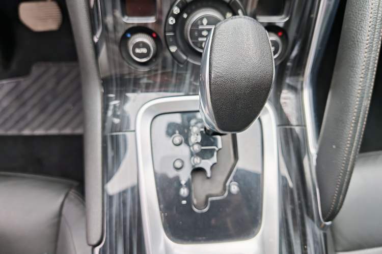 Used Peugeot 3008 2015 1.6THP Automatic Prestige Edition Gear Lever