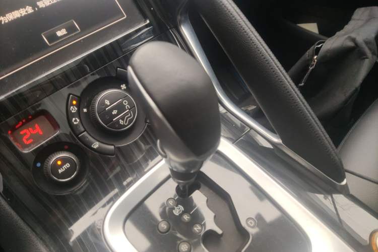 Used Peugeot 3008 2015 1.6THP Automatic Prestige Edition Gear Lever