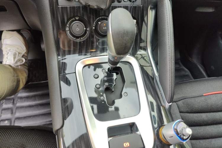 Used Peugeot 3008 2015 2.0L Automatic Classic Edition Gear Lever