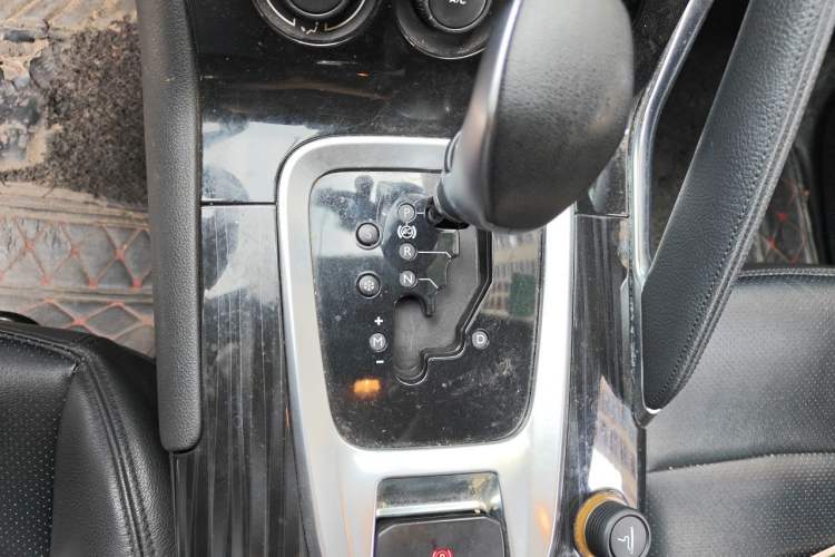 Used Peugeot 3008 2015 1.6THP Automatic Classic Edition Gear Lever