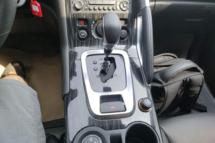 Used Peugeot 3008 2015 1.6THP Automatic Trend Edition Gear Lever
