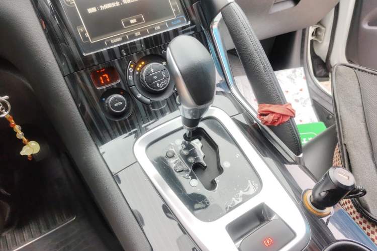 Used Peugeot 3008 2015 1.6THP Automatic Prestige Edition Gear Lever