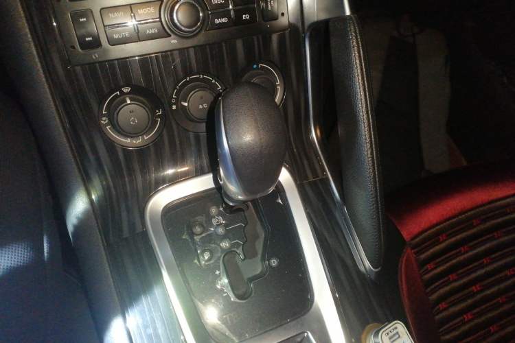 Used Peugeot 3008 2015 2.0L Automatic Classic Edition Gear Lever