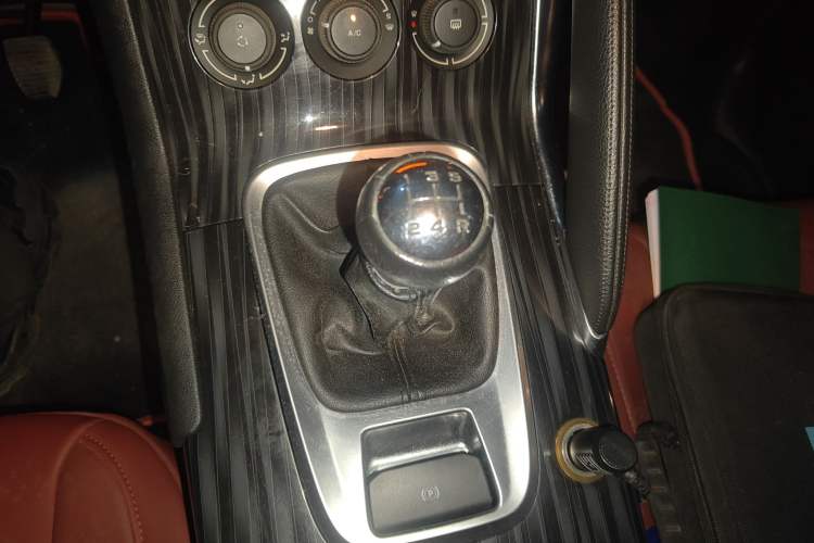 Used Peugeot 3008 2015 2.0L Manual Classic Edition Gear Lever