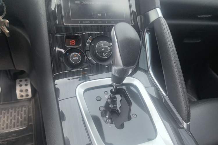 Used Peugeot 3008 2015 1.6THP Automatic Prestige Edition Gear Lever