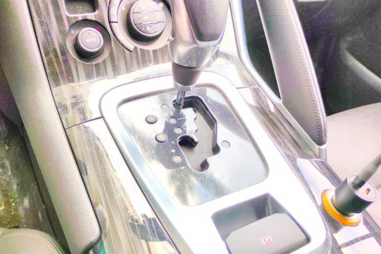 Used Peugeot 3008 2015 2.0L Automatic Trend Edition Gear Lever