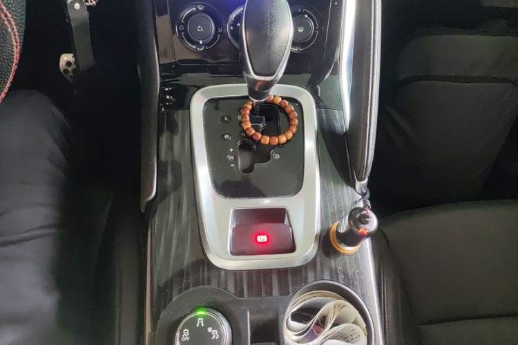 Used Peugeot 3008 2015 1.6THP Automatic Classic Edition Gear Lever