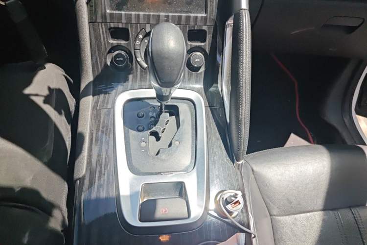 Used Peugeot 3008 2015 1.6THP Automatic Prestige Edition Gear Lever