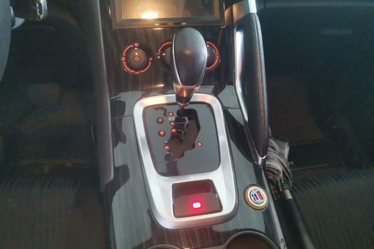 Used Peugeot 3008 2015 2.0L Automatic Classic Edition Gear Lever