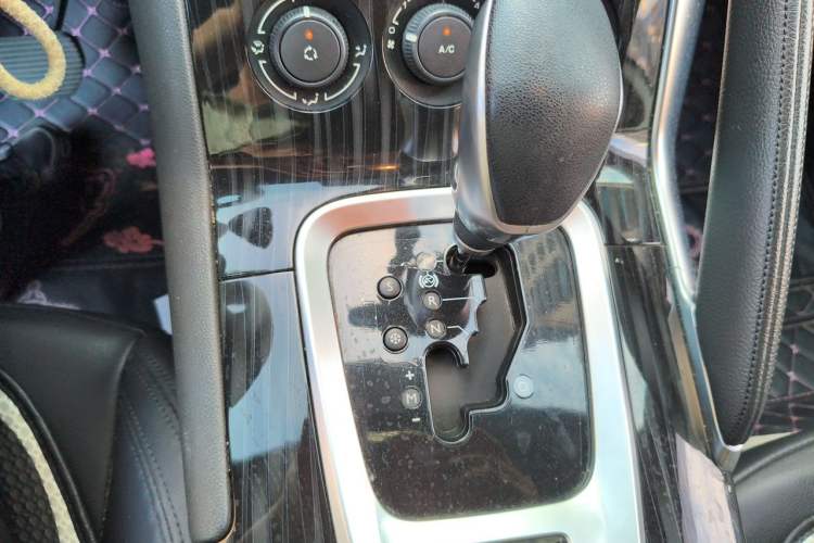 Used Peugeot 3008 2015 2.0L Automatic Classic Edition Gear Lever