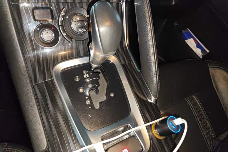 Used Peugeot 3008 2015 1.6THP Automatic Prestige Edition Gear Lever