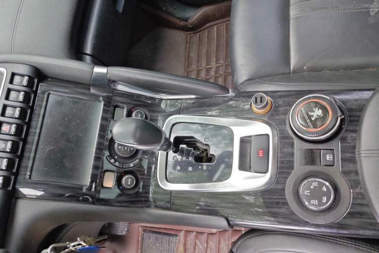 Used Peugeot 3008 2015 1.6THP Automatic Prestige Edition Gear Lever