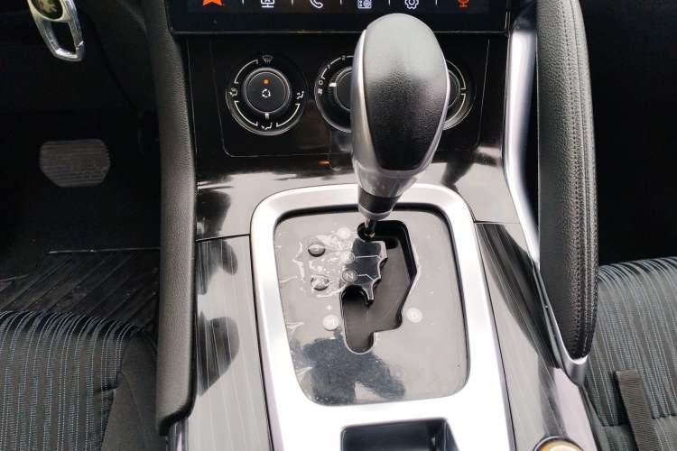 Used Peugeot 3008 2015 2.0L Automatic Classic Edition Gear Lever