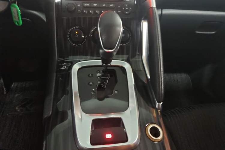 Used Peugeot 3008 2015 2.0L Automatic Classic Edition Gear Lever