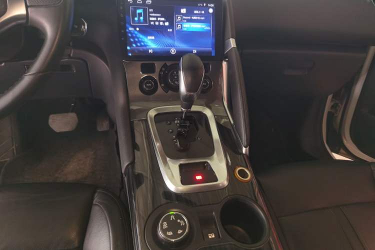 Used Peugeot 3008 2015 1.6THP Automatic Trend Edition Gear Lever