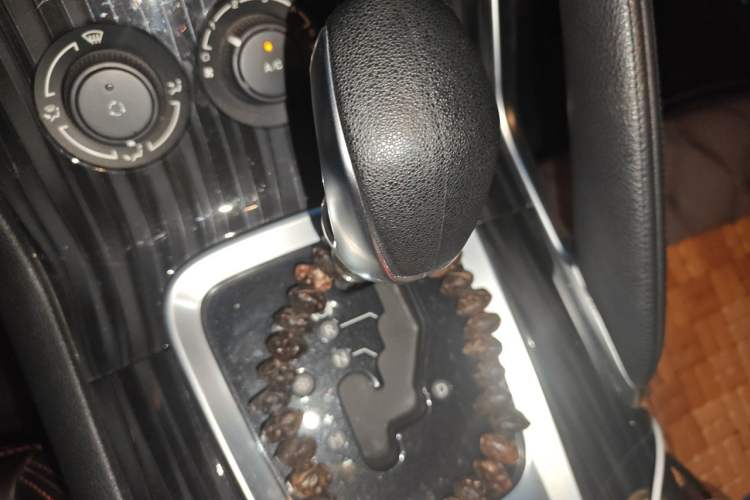 Used Peugeot 3008 2015 2.0L Automatic Classic Edition Gear Lever