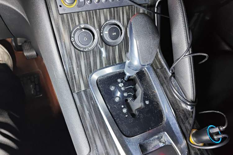 Used Peugeot 3008 2015 1.6THP Automatic Classic Edition Gear Lever