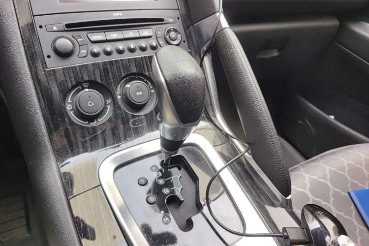 Used Peugeot 3008 2015 2.0L Automatic Classic Edition Gear Lever