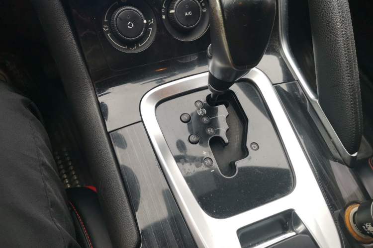 Used Peugeot 3008 2015 2.0L Automatic Classic Edition Gear Lever
