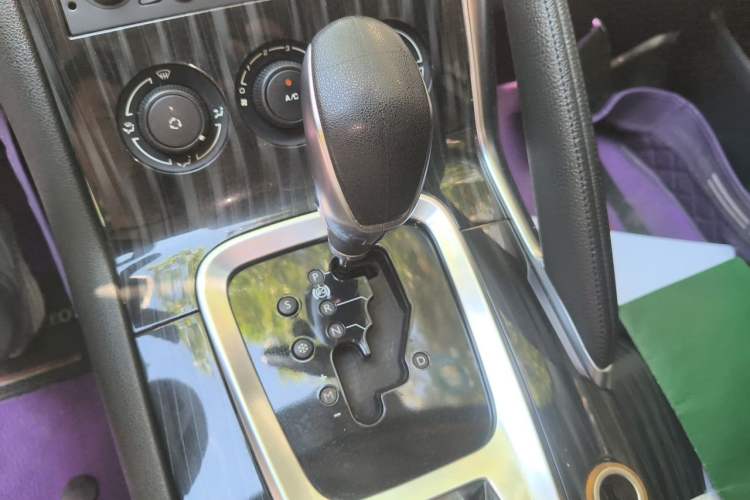 Used Peugeot 3008 2015 1.6THP Automatic Classic Edition Gear Lever