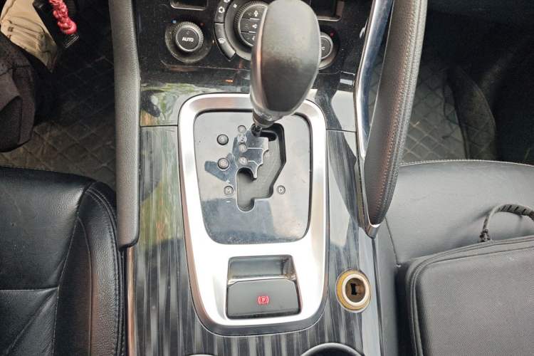 Used Peugeot 3008 2015 2.0L Automatic Trend Edition Gear Lever