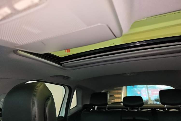 Used Peugeot 3008 2015 1.6THP Automatic Trend Edition Headliner