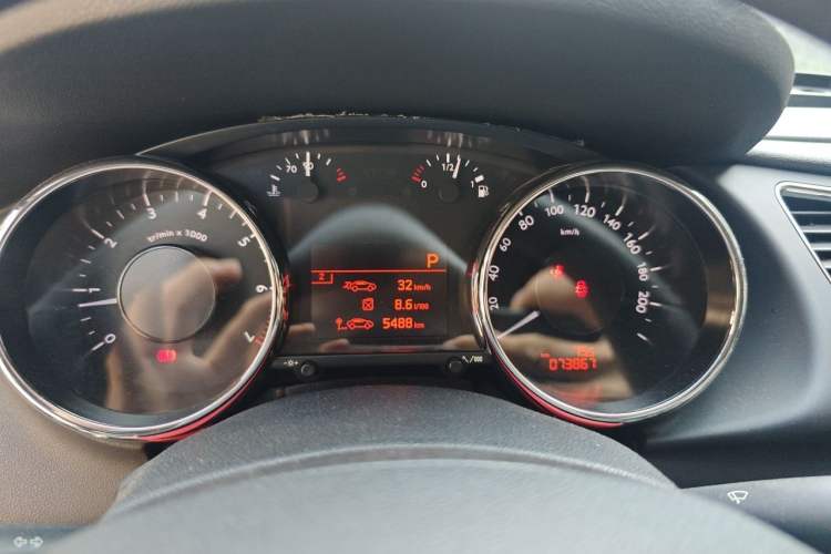 Used Peugeot 3008 2015 2.0L Automatic Classic Edition Instrument Cluster