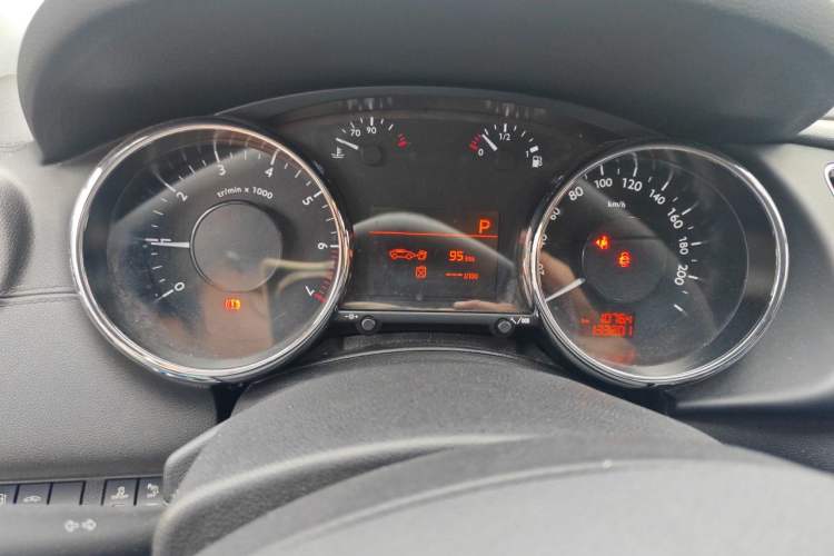 Used Peugeot 3008 2015 2.0L Automatic Classic Edition Instrument Cluster