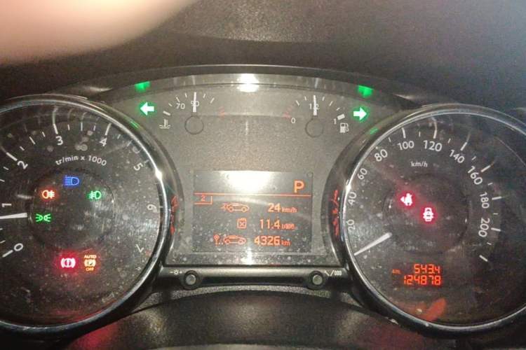 Used Peugeot 3008 2015 2.0L Automatic Classic Edition Instrument Cluster